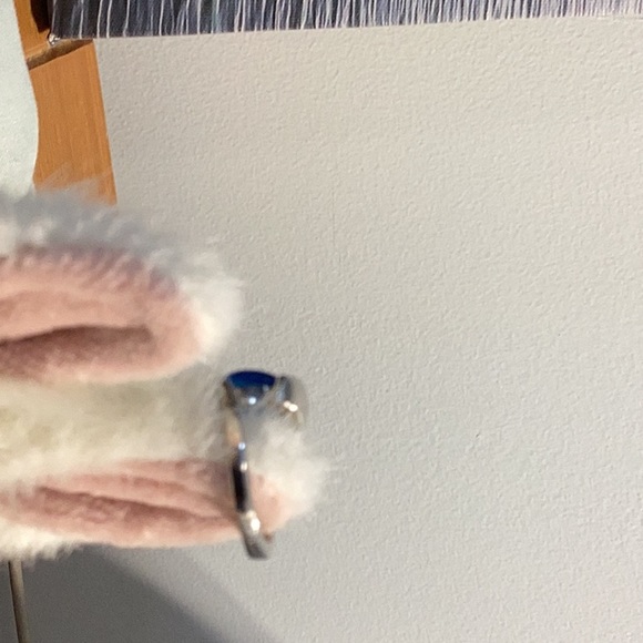 Size 8 blue abalone for the stone.beautiful piece never worn. - Picture 3 of 3